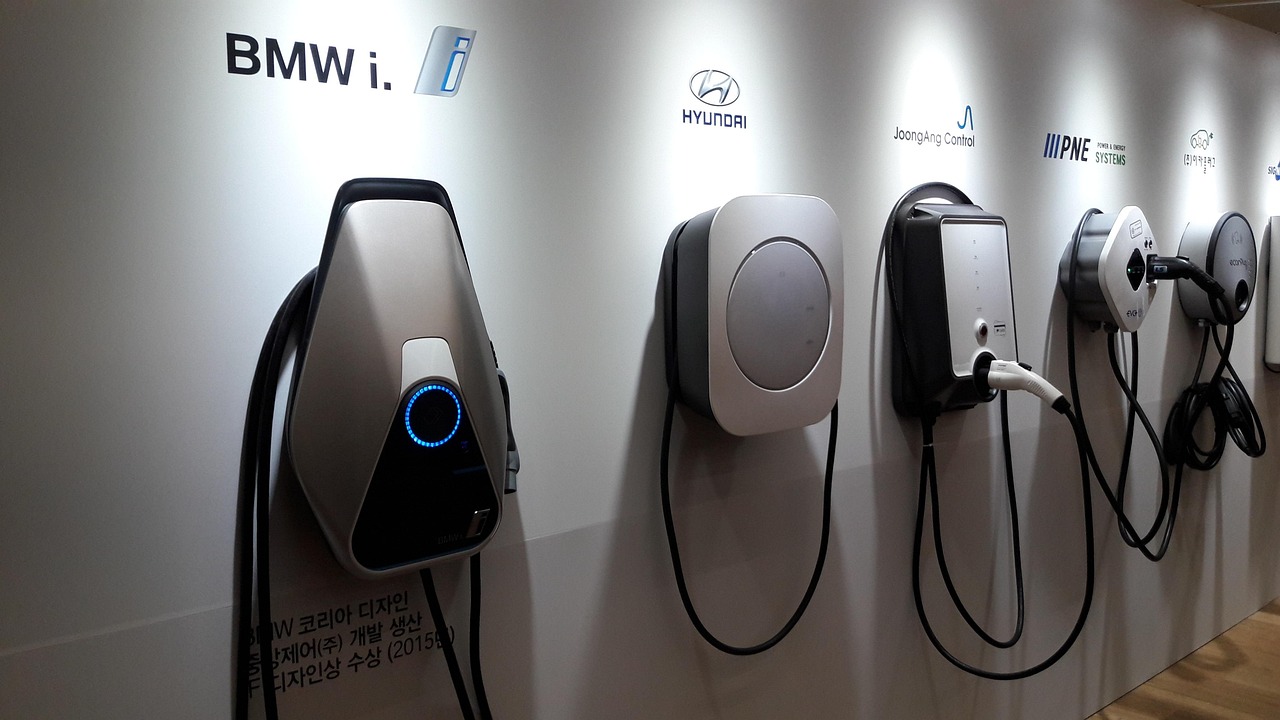 découvrez les dangers d'un chargeur contrefait : comment les reconnaître, les risques pour vos appareils et votre sécurité, ainsi que des conseils pour éviter les faux chargeurs.